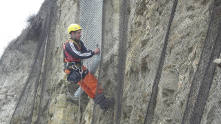 Очакват се срутища и свлачища и на други места