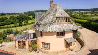 Пазарът на имоти винаги има с какво да ни изненада