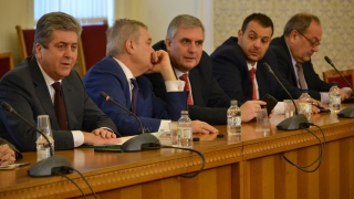 Плевнелиев да знае, че това не е концерт по желание, гневен Първанов