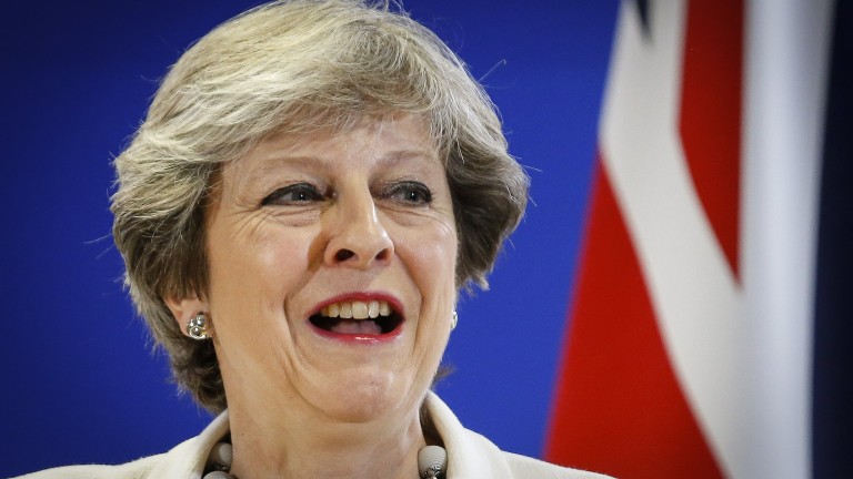 Британският премиер Тереза Мей изглеждаше унила, с тъмни кръгове под