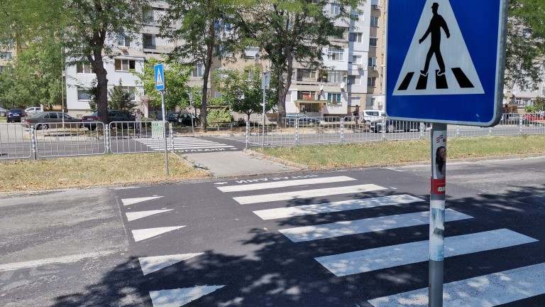 Микробус блъсна колоездач на пешеходна пътека в Шумен