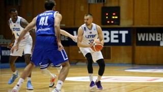 Левски Лукойл нямаше затруднения при гостуването си на Черноморец и