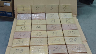 Митнически служители от ТД Митница Бургас заловиха 40 8 кг кокаин