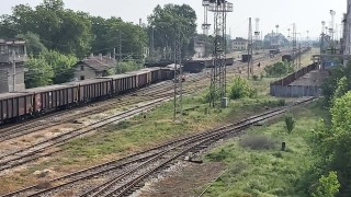 Товарен влак дерайлира на гара Нова Загора съобщава bTV 10 вагона