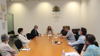 Новият министър на туризма Марияна Николова започна поредица от работни