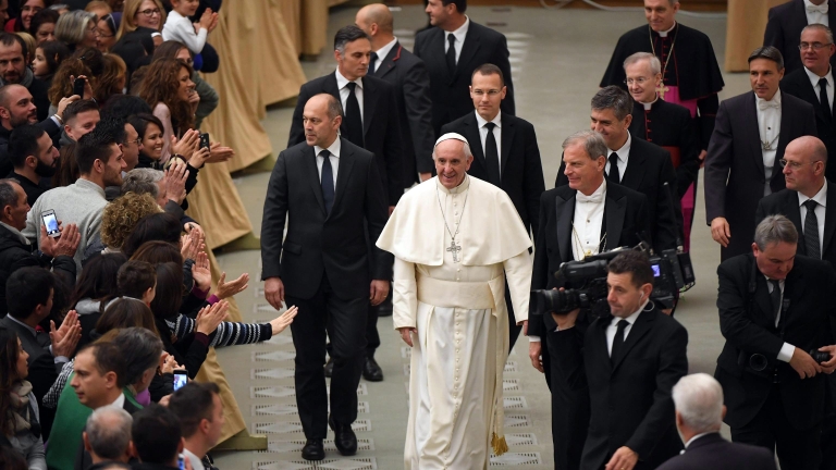 Срещу бюрократите във Ватикана се обяви папата 