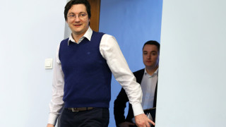 Божанков обяснява на Цветанов, че е депутат не заради популярен баща