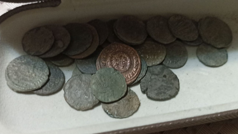 Снимка: Иззеха монети и накити от иманяр в Монтанско