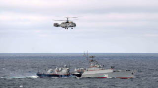 Русия обяви, че е прогонила британски военен кораб, плаващ до Крим