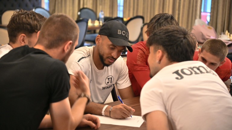 Играчите на Локомотив Пловдив внесоха разнообразие на лагера в Белек