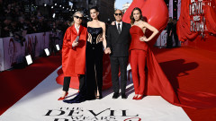 Александра Богданска на червения килим на "Дяволът носи Прада 2" в Лондон