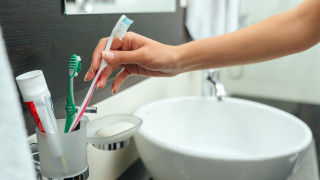 Защо и как да дезинфекцираме четката за зъби