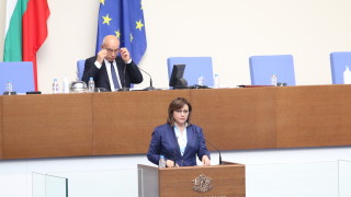 Лидерът на БСП Корнелия Нинова поиска оставката на председателя на