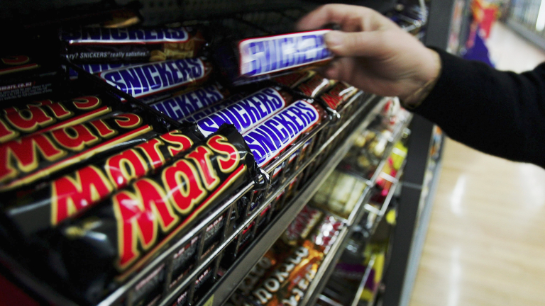 Компанията Mars Wrigley - производител на шоколадовите десерти Snickers, се