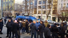 Протест пред Съдебната палата след убийството в кв. "Люлин"