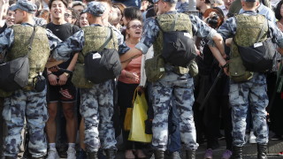 Хиляди руснаци по улиците на Москва настояват за свободни избори