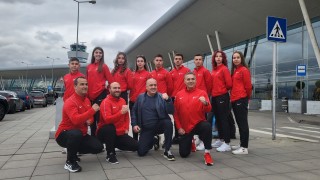 12 състезатели предвождани от треньорите Бисер Христов и Румен Димитров