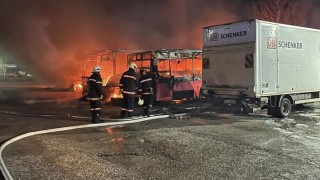Няколко автобуса изгоряха при пожар в базата на дружество Общински