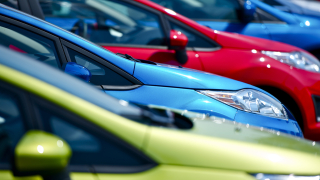 Продажбите на нови коли в България растат с 13,7% от началото на годината