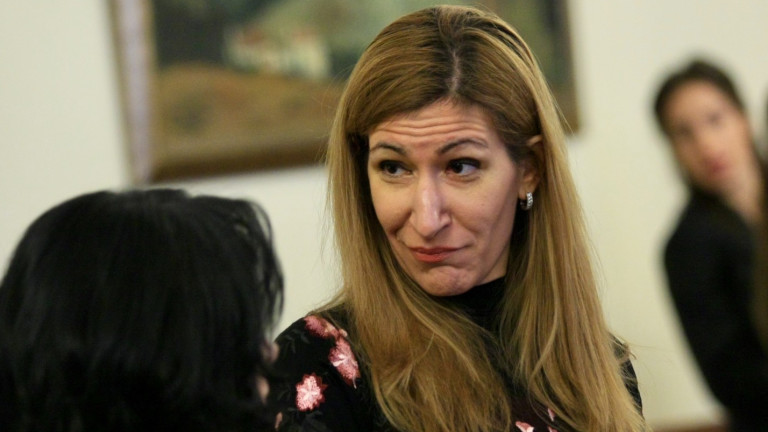 Ангелкова отрича конфликт на интереси между съветник Жирардели и Юлен