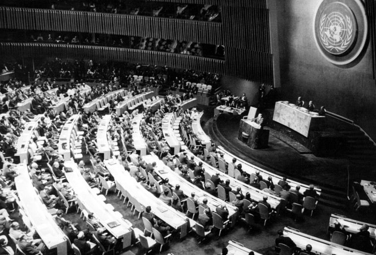 Президентът на Република Куба, Освалдо Дортикос Торадо, се обръща към Общото събрание на ООН, за да осъди агресията на САЩ срещу неговата страна по време на кубинската ракетна криза на 8 октомври 1962 г. в Ню Йорк.
