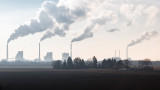 На Запад строят слънчеви съоръжения, на Изток се давят в смог от въглища 
