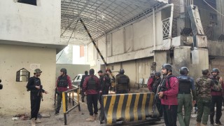 Трима души са били убити и поне петима ранени при