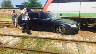 Шофьор се натресе на влак на прелеза Самуил-Исперих