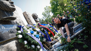 Левски почете футболните легенди Георги Аспарухов и Никола Котков Както