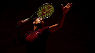 Ник Кирьос предпочита да носи изцяло черни дрехи по време