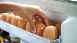 Яйцата които стоят на вратата на хладилника се развалят много