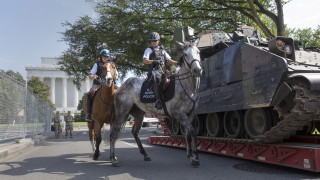 Жители на Вашингтон играят на "намери танка" преди парада на Тръмп за 4 юли