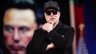 Илон Мъск закупи акции на Tesla за 1 милиард долара