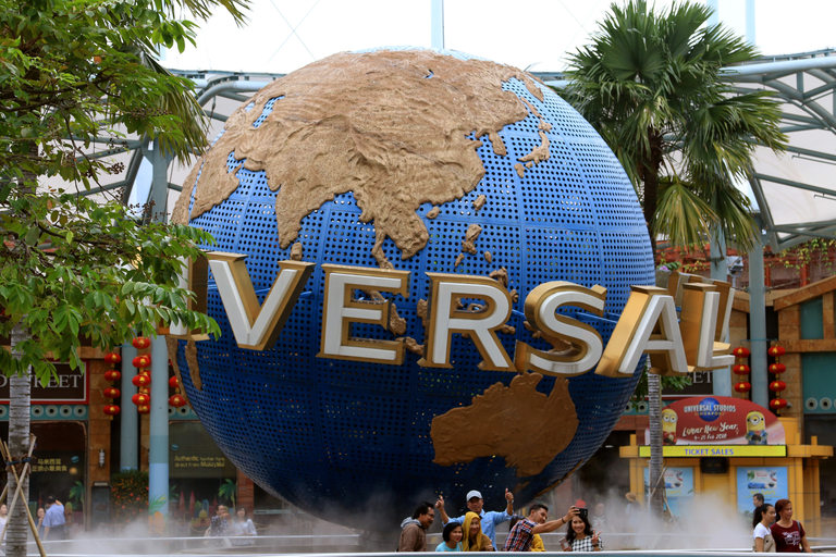 Макет на земното кълбо на остров Сентоса