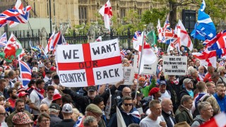 Най малко 25 души са били арестувани в събота след сблъсъците