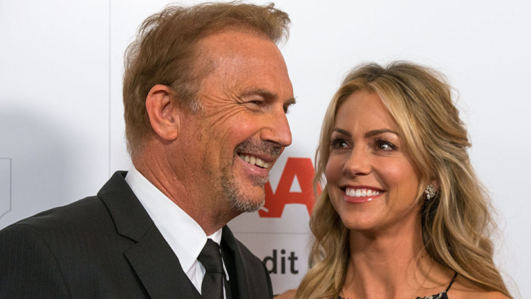 Обича ли още бившата си Кевин Костнър и в нова връзка ли е тя