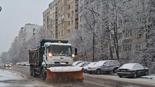 Пътищата в София се обработват от 45 снегорина съобщават от