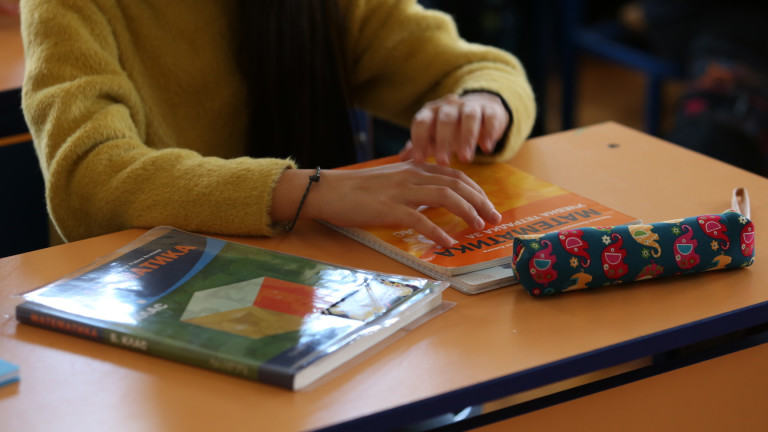 Ковачева: Децата, които още учат в електронна среда, са дискриминирани