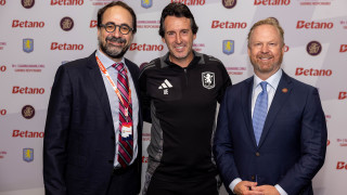 На специално събитие на клубната база на Астън Вила Бодимур