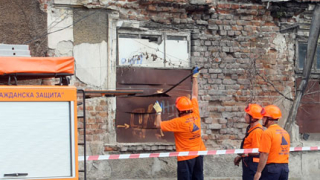 Покрив на стара къща се срути на "Опълченска"