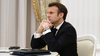 Френският президент Еманюел Макрон е провел поредния си дълъг телефонен