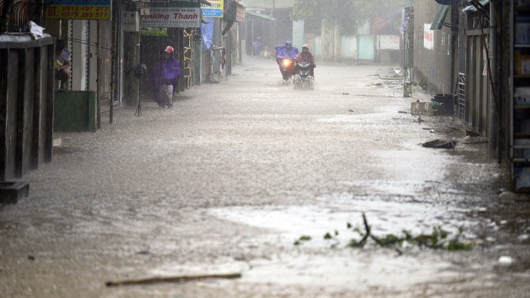 9 загинали и 4 изчезнали във Виетнам след тайфуна "Доксури"
