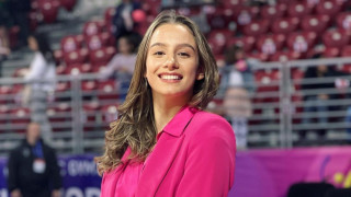 Олимпийската шампионка с ансамбъла по художествена гимнастика от Токио 2020