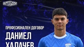 Младата надежда на Спартак Варна Даниел Халачев подписа своя първи