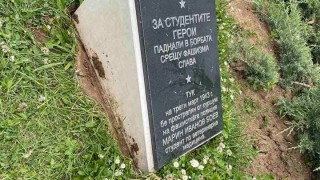 След демонтиране на паметна плоча в Княжевската градина според кмета