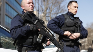 Франция удължава граничния контрол до април 2018-а, борейки тероризма