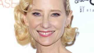 Американската актриса Ан Хеч почина на 53 годишна възраст съобщи в