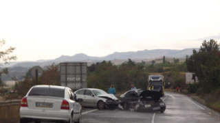 Четирима души сред които 4 годишно момиченце пострадаха при катастрофа на