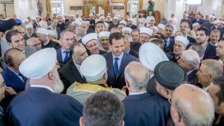 Президентът на Сирия Башар Асад присъства на молитви в джамия