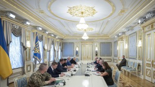 Келог обсъди в Украйна въоръжение и санкции срещу Русия 